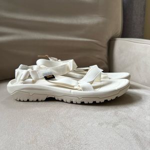 Women’s hurricane teva sandal size 8